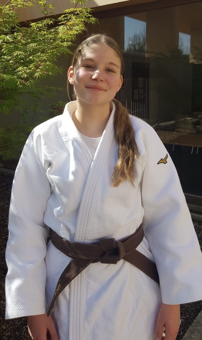 Image de l'actu 'Passage de grade à Lons : Zoé et Adam obtiennent leur ceinture noire 1er Dan'