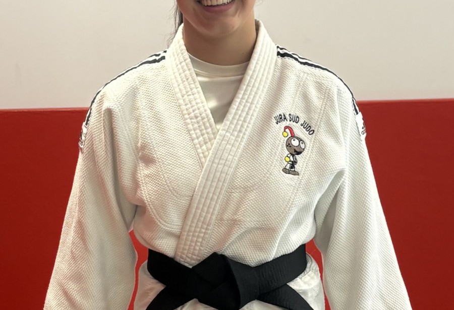 Remise de la ceinture noire 1er Dan à Anaïs BOUTEILLE