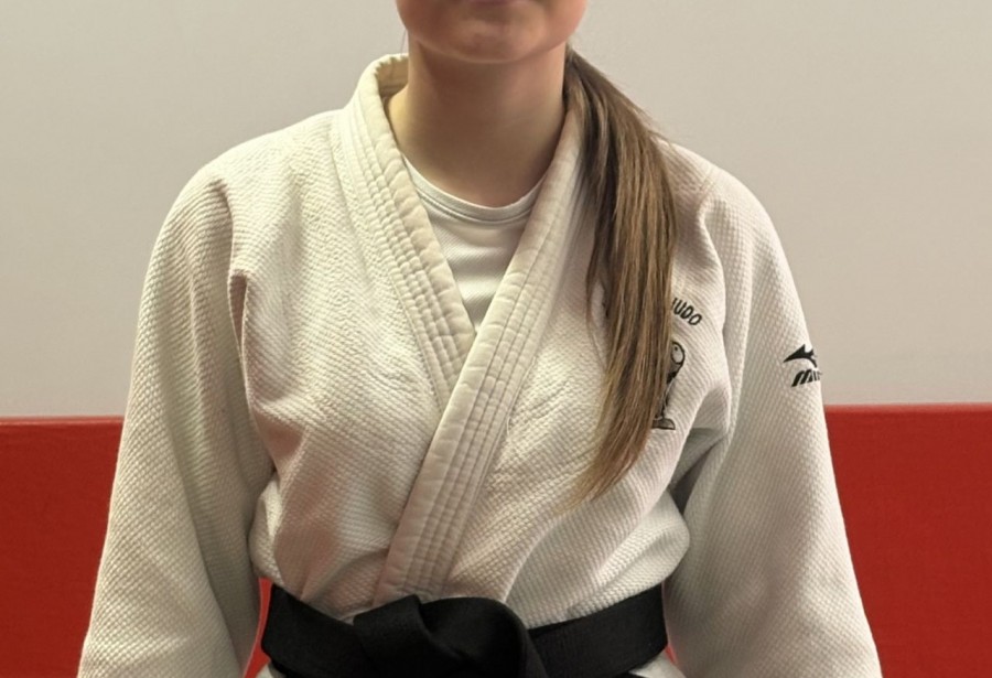 Remise de la ceinture noire 1er Dan à Zoé DEVINAZ